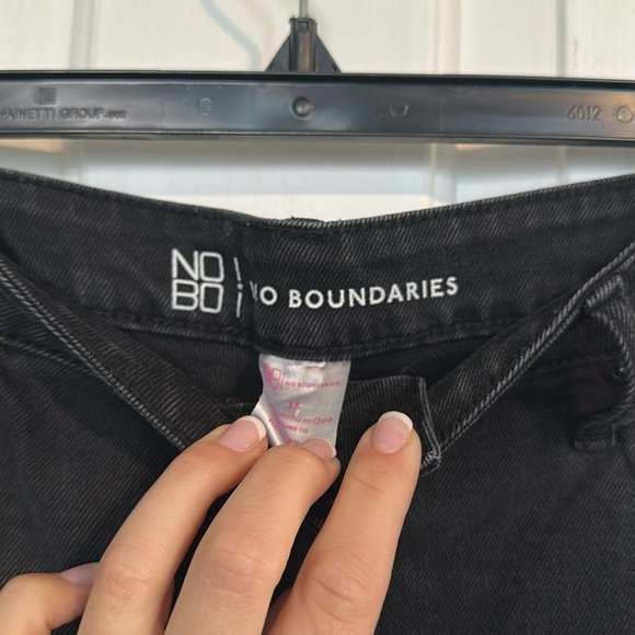 No Boundaries Black Jean size 15 - Picture 4 of 4